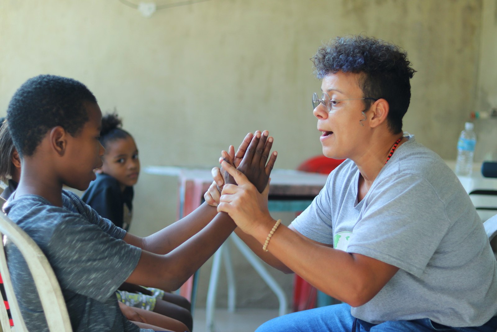 Un moment d’accompagnement auprès d’un enfant