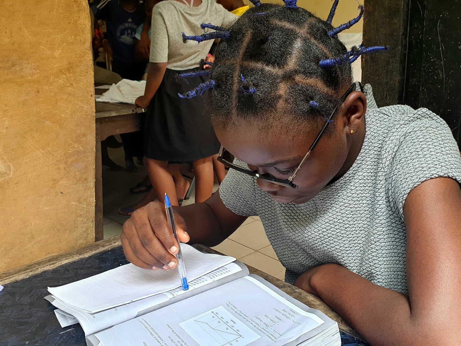 Travail scolaire à Main dans la Main